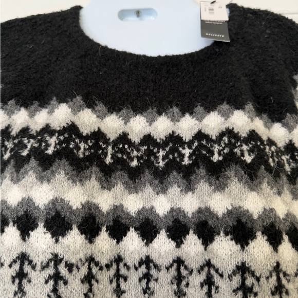 NWT WOOL ALPACA THE LIMITED GEOMETRIC Cozy Gray and Black Patterned Sweater - Picture 2 of 6